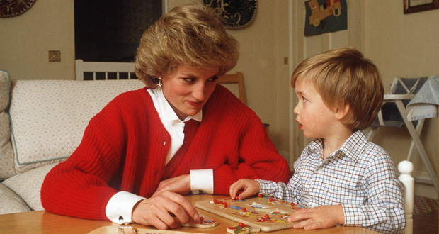 A young William doing a puzzle with his mother, Diana. Photo / Getty